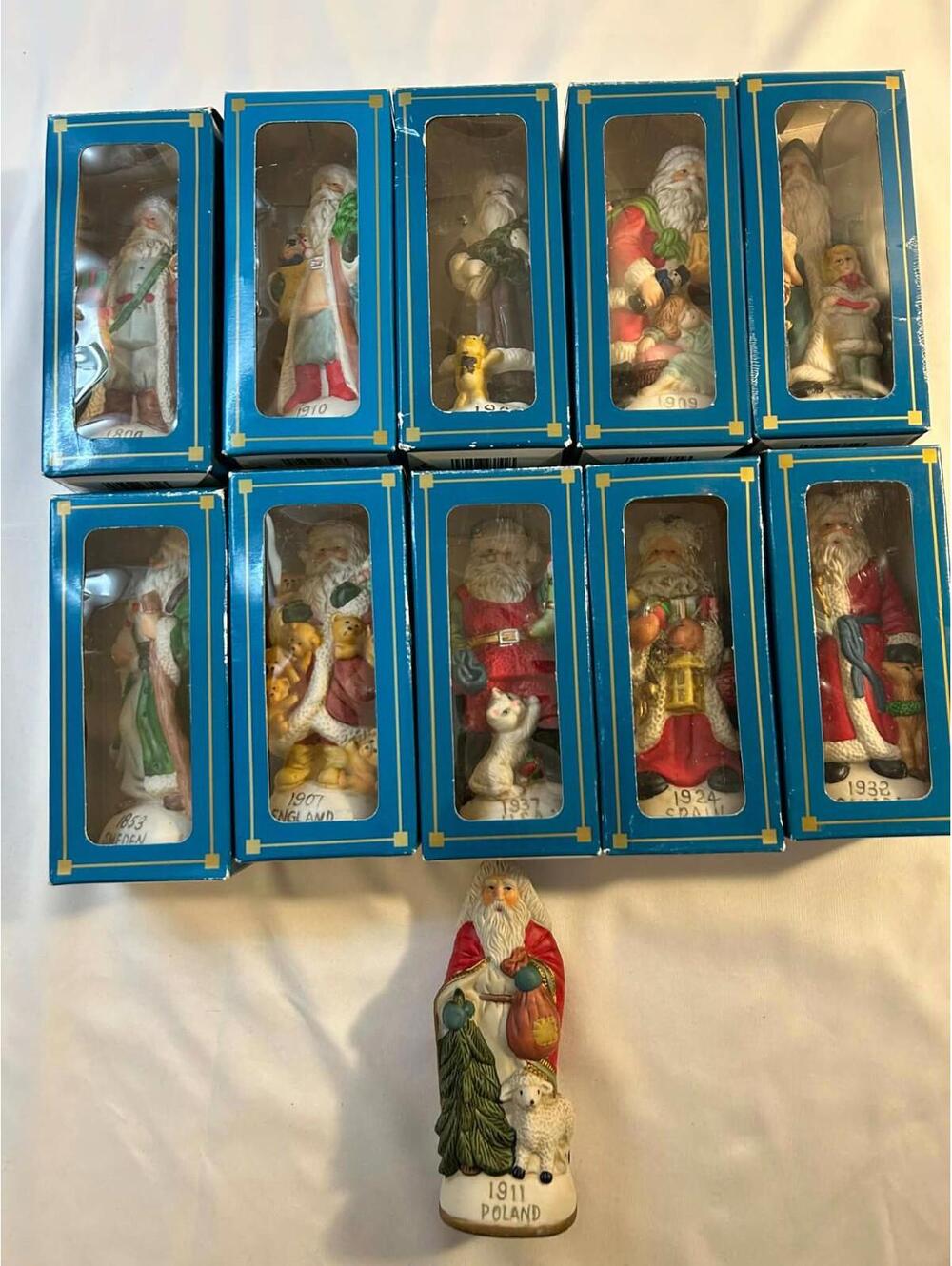 11pc Vintage International Santa Figurine Collection World Santas w/ Boxes